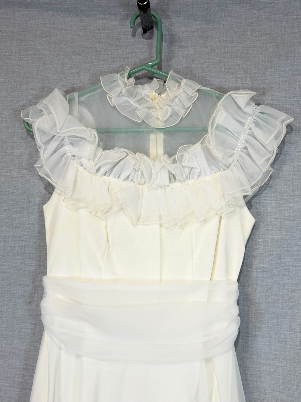 Elegant White Chiffon Women’s Dress with Ruching 1980s vintage - Picture 3 of 7